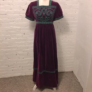 Beverly Paige vtg 70s velvet max dress victorian embroidered size s